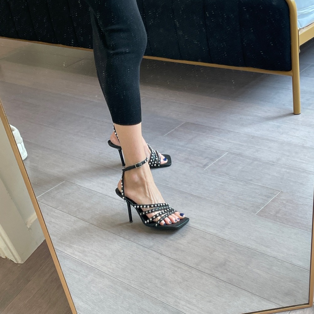 Sexy sophisticated heels in black with silver details
